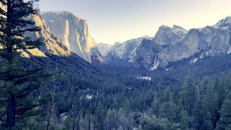 pan of yosemite valley in yosemite national park