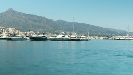 Beautiful-harbor-of-Estepona,-time-lapse-view