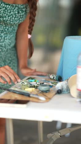 pintura de un joven artista