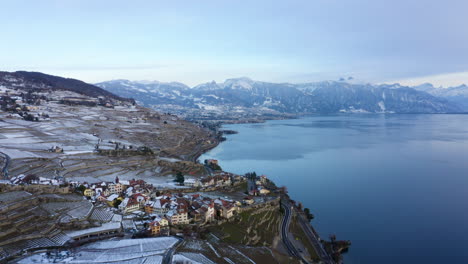 Malerischer-Blick-Auf-Das-Dorf-Rivaz-Inmitten-Von-Lavaux-terrassenförmig-Angelegten-Weinbergen-über-Dem-Genfer-See-In-Lavaux,-Waadt,-Schweiz