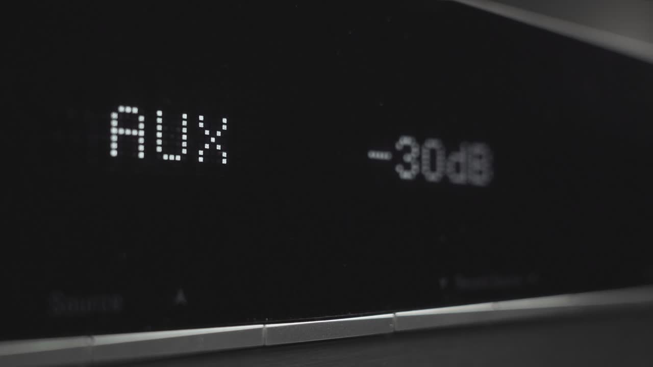 выбор источника усиления. звуковая система. крупный план