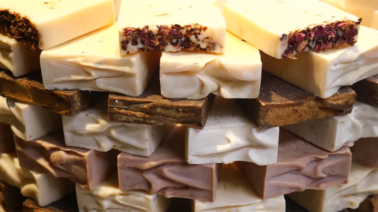 variedad de jabones hechos a mano