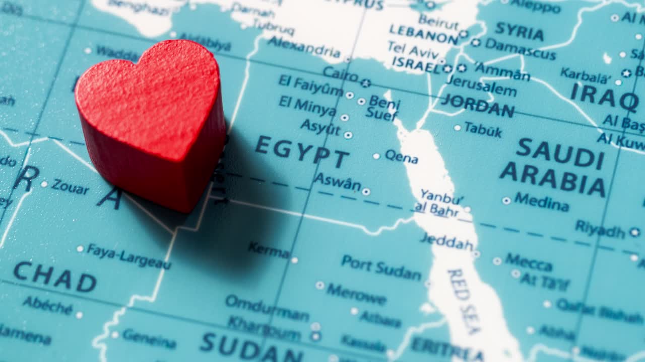 A heartfelt representation of love highlighted a map of Egypt symbolizing connection and exploration.