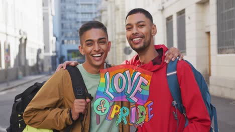 animación de amor y orgullo sobre una pareja gay abrazándose en la calle