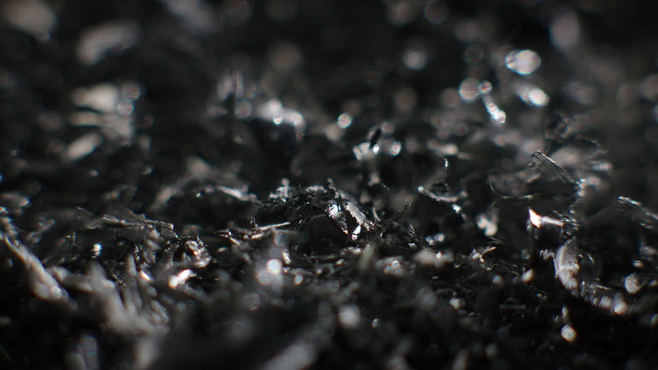 Metal fillings chaotic movement