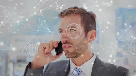 animación de la red de conexiones procesamiento de datos sobre empresario caucásico usando teléfono inteligente