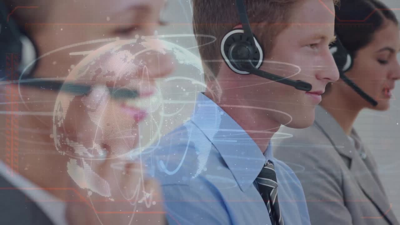 animación del procesamiento de datos sobre diversas personas de negocios que usan auriculares telefónicos