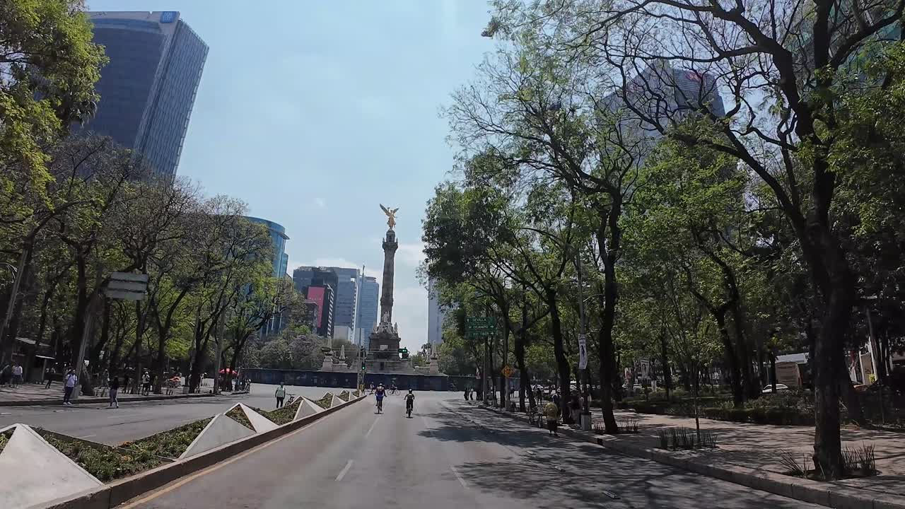 Shot of empty paseo de la reforma avenue free to do exercise