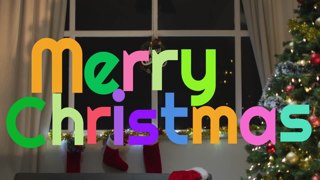 크리스마스 트리 위에 메리 크리스마스 텍스트의 애니메이션
