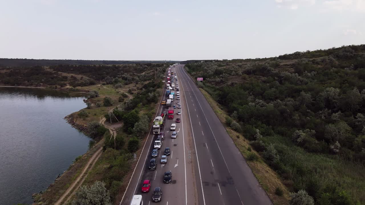 el tráfico en el puente de pontones.