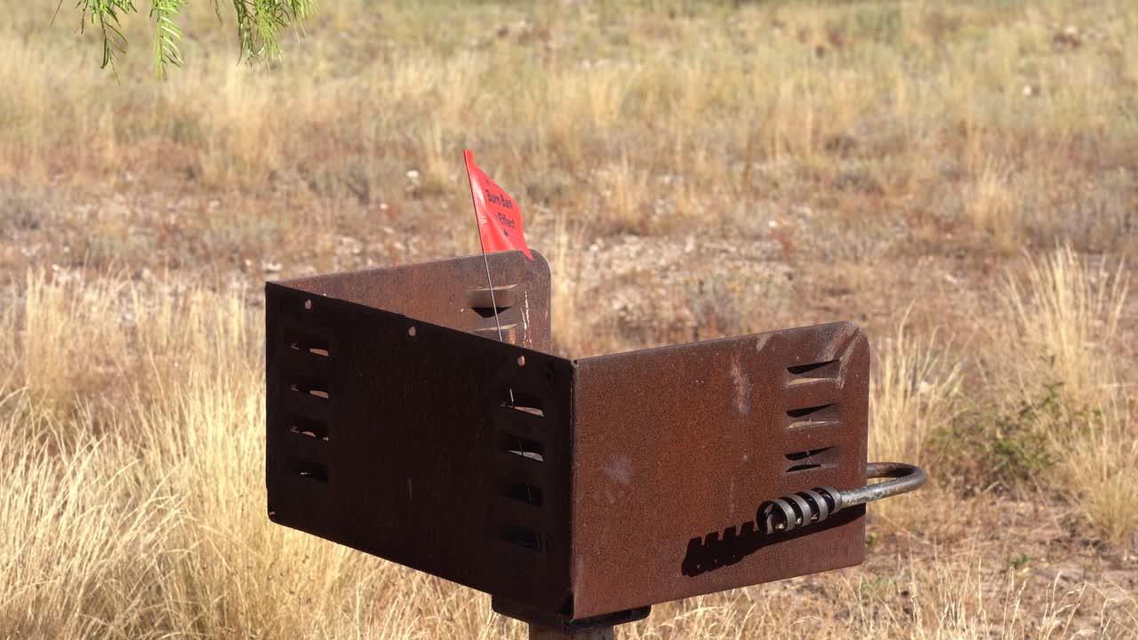 공원 그릴에 불 태우는 금지  ⁇ 발