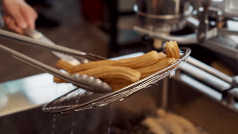 la preparación de los churros
