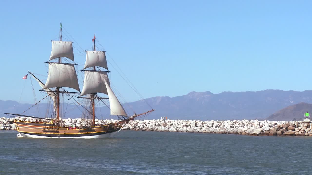 높은 바다를 항해하는 키 큰 마스터 스쿠너 6