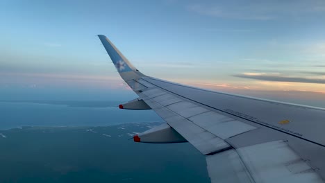 sobrevolando riviera maya al atardecer