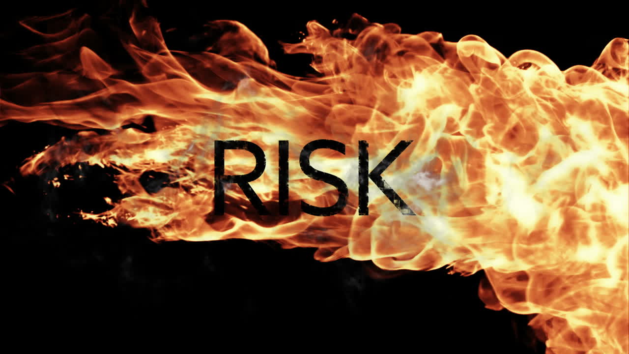 fuego contra un fondo negro