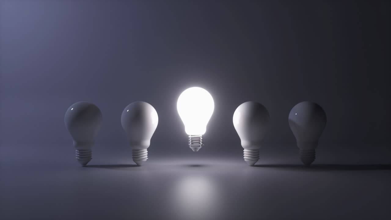 одна лампочка выделяется от других лампочек, плавающих на темном фоне