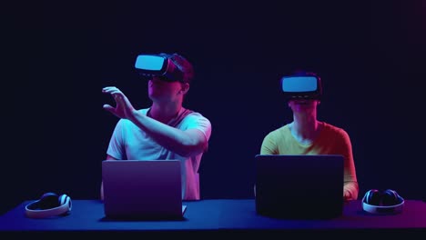 Man-and-woman-wearing-VR-headsets