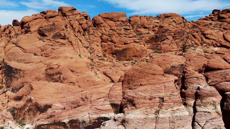 Caratteristiche formazioni rocciose rosse nell'arido deserto del Mojave, Nevada.