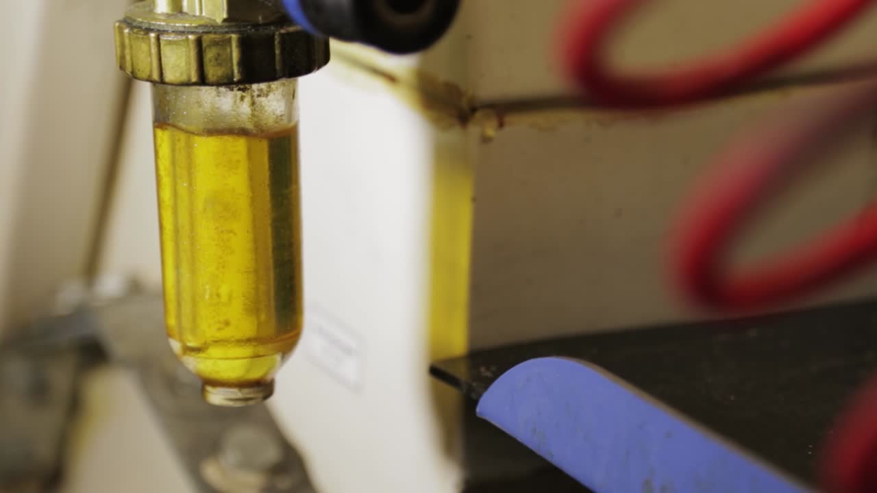 Yellow water flowing in a pressure vessel of an industrial installation