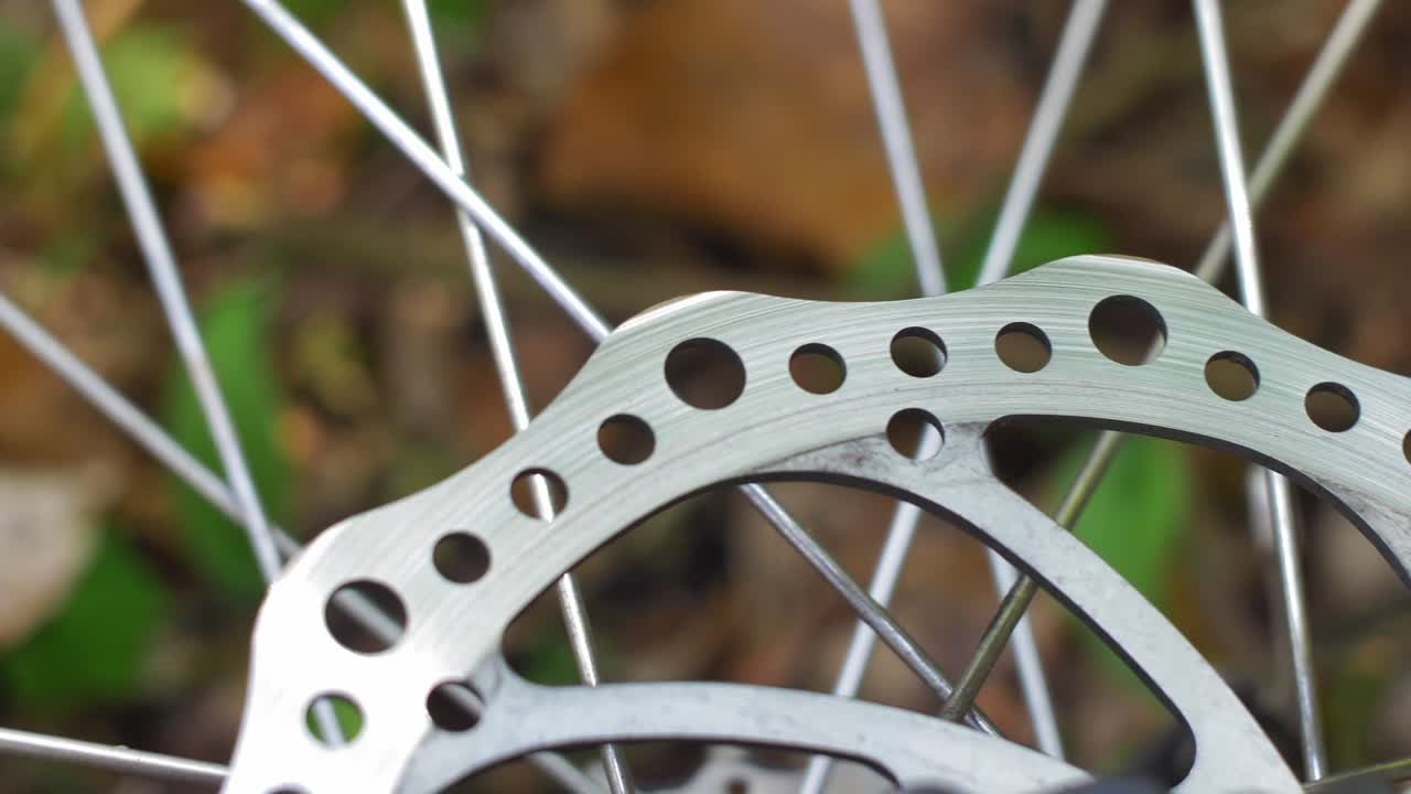 자전거 바 브레이크 디스크와 스피크 회전 느린 모션