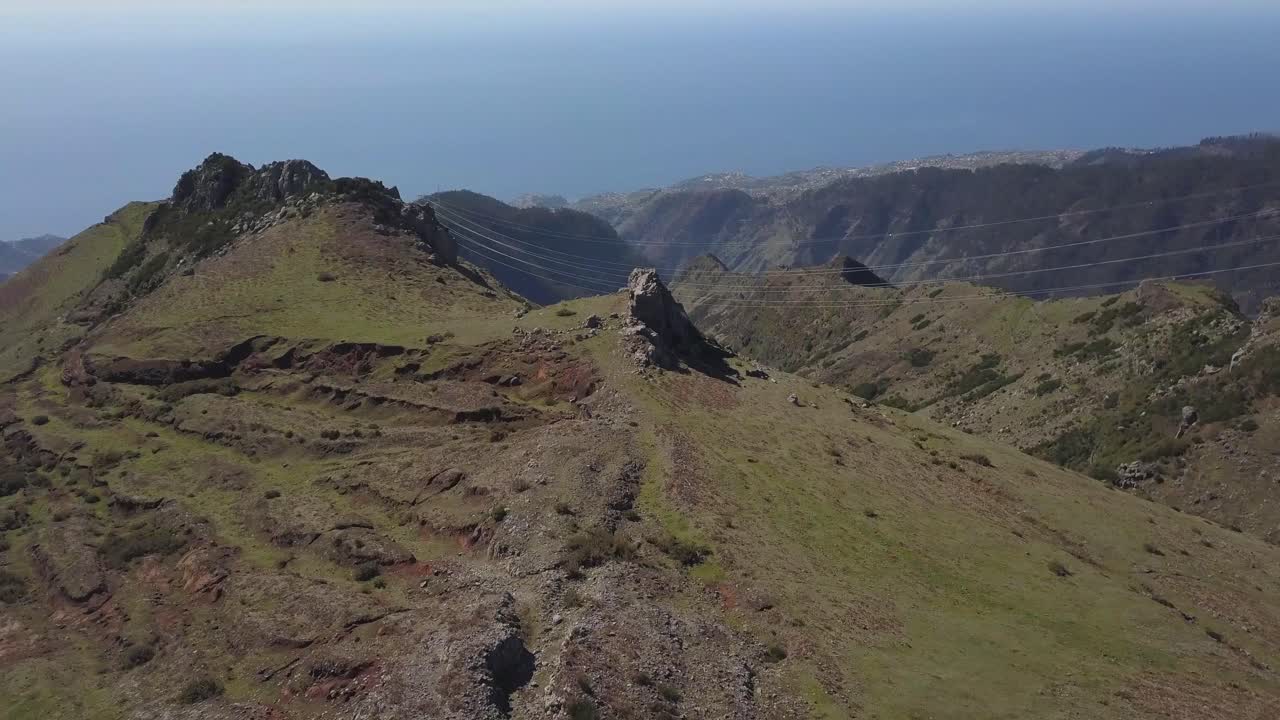 폴 다 세라, 폰타 도 솔, 마데이라 섬, 포르투갈의 아름다운 산들의 공중 전망