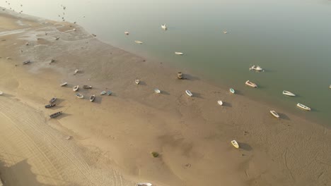 Strand-Im-Morgengrauen-Bei-Ebbe