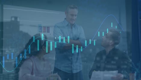 animación del procesamiento de datos financieros sobre diversas personas de negocios en la oficina