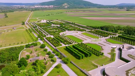 jardines escénicos del castillo de schloss hof en austria - retiro aéreo
