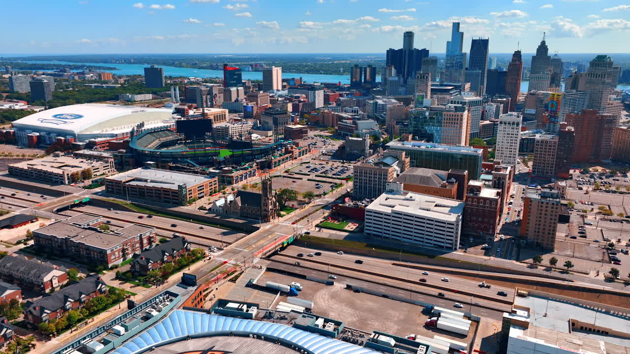 Detroit, USA, 28 July 2025: View on Little Caesars Arena in the cityscape of a modern city. Approaching the downtown of Detroit, Michigan, USA on sunny day