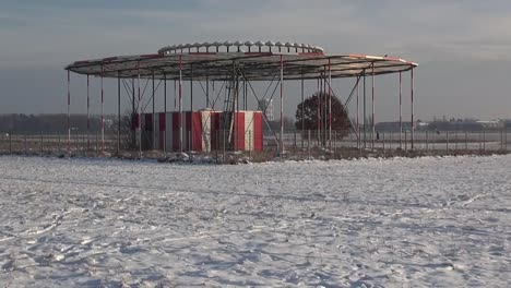 Hochschwenken-Der-Wetterstation-Im-Schnee,-Flughafen-Tempelhof,-Berlin,-Deutschland,-HD,-7-Sek.,-50-Fps,-00260