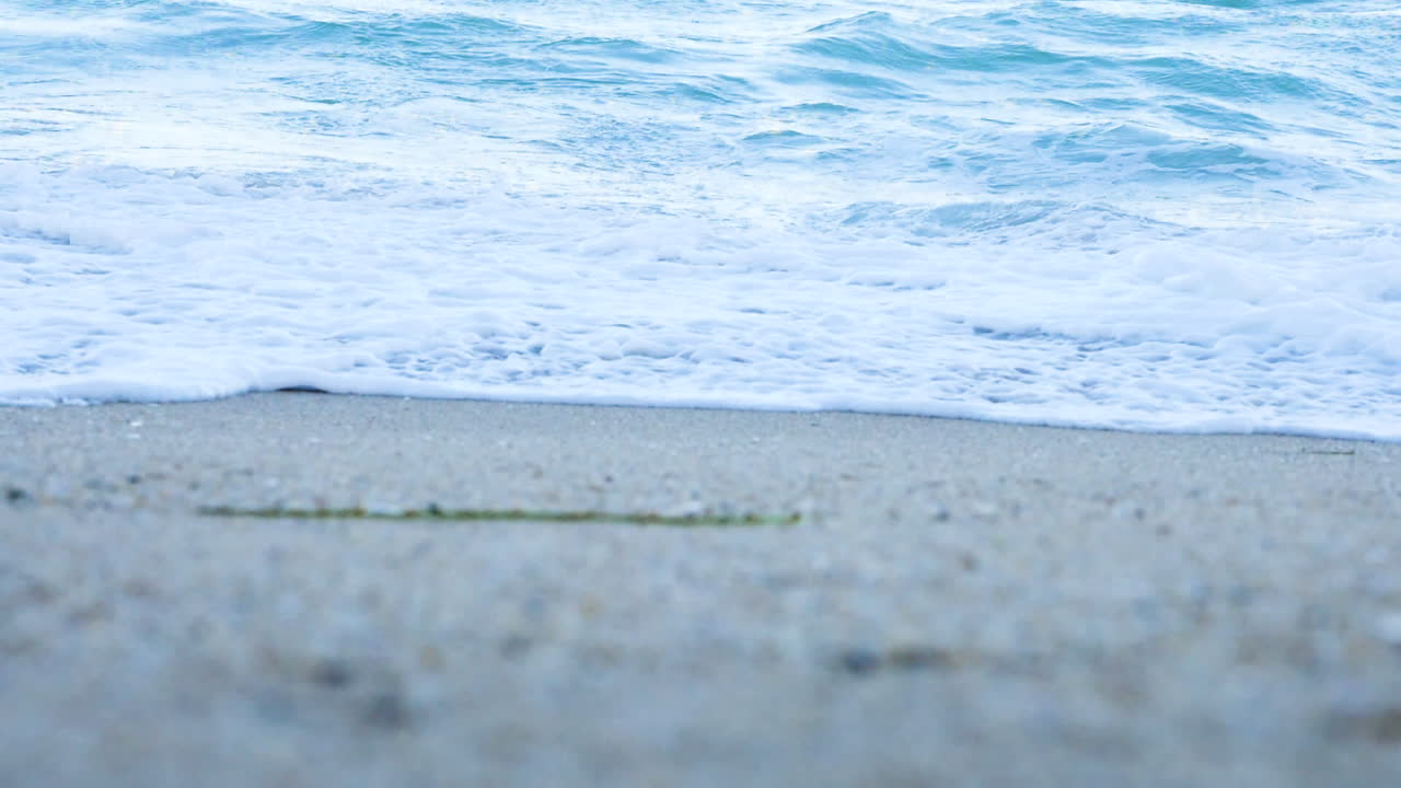 Speed ramp of waves breaking on the beach