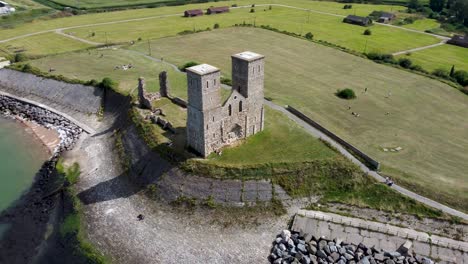 Hoher-Drohnenblick-Auf-Die-Reculver-Türme-In-Kent