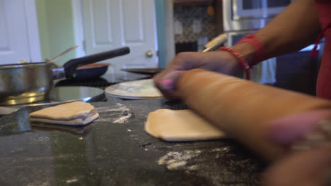 Una-Foto-De-Perfil-Rodando-Roti-Hecho-En-Casa