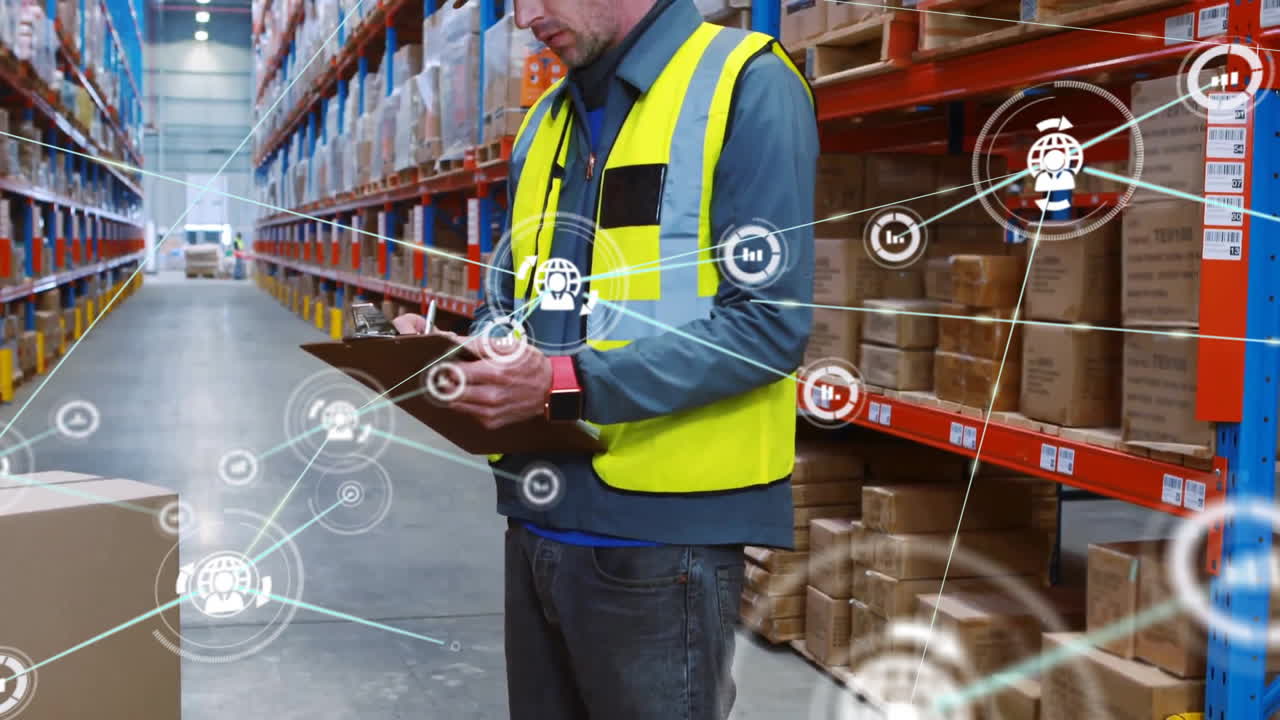 창고에서 일하는 백인 남성 위의 아이콘과 연결 네트워크의 애니메이션