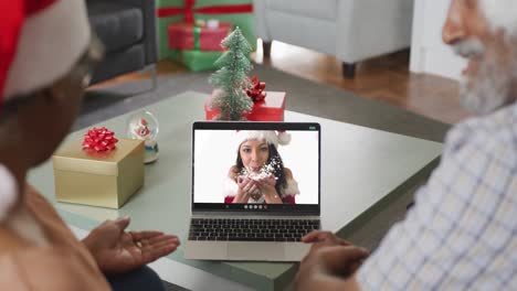 Feliz-Pareja-De-Ancianos-Afroamericanos-En-Videollamada-Con-Una-Amiga-En-Navidad