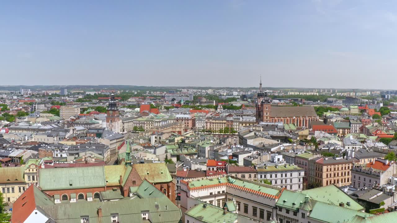Centro storico di Cracovia, Polonia: antichi palazzi storici e castelli, viste aeree mozzafiato.