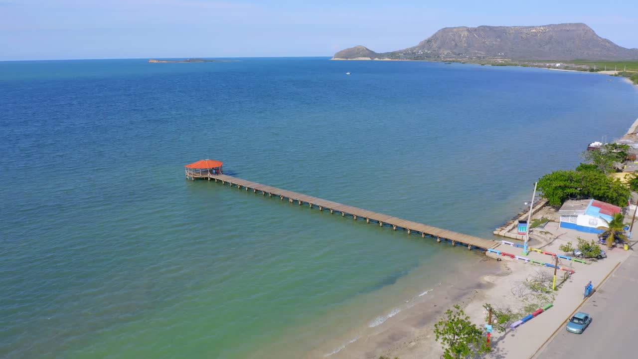 vista aérea de la playa juan de bolaños en la república dominicana - disparo de drones