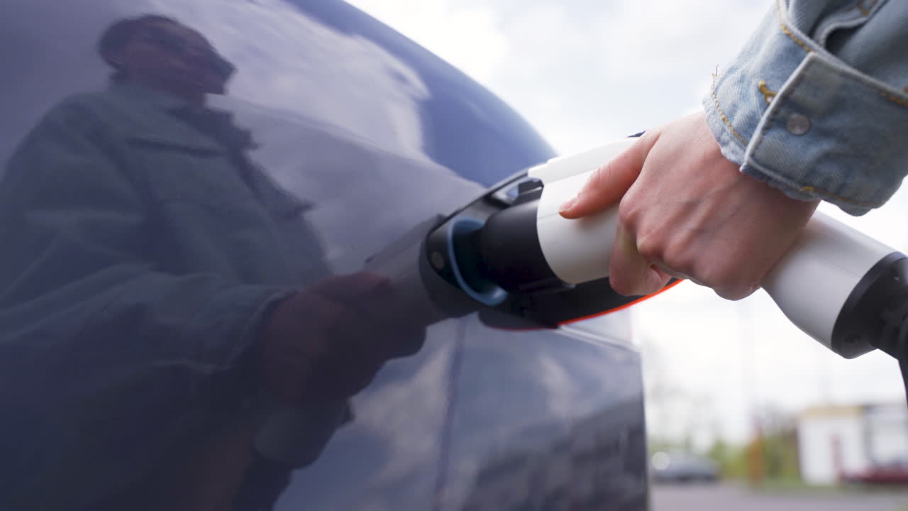 야외에서 검은 차