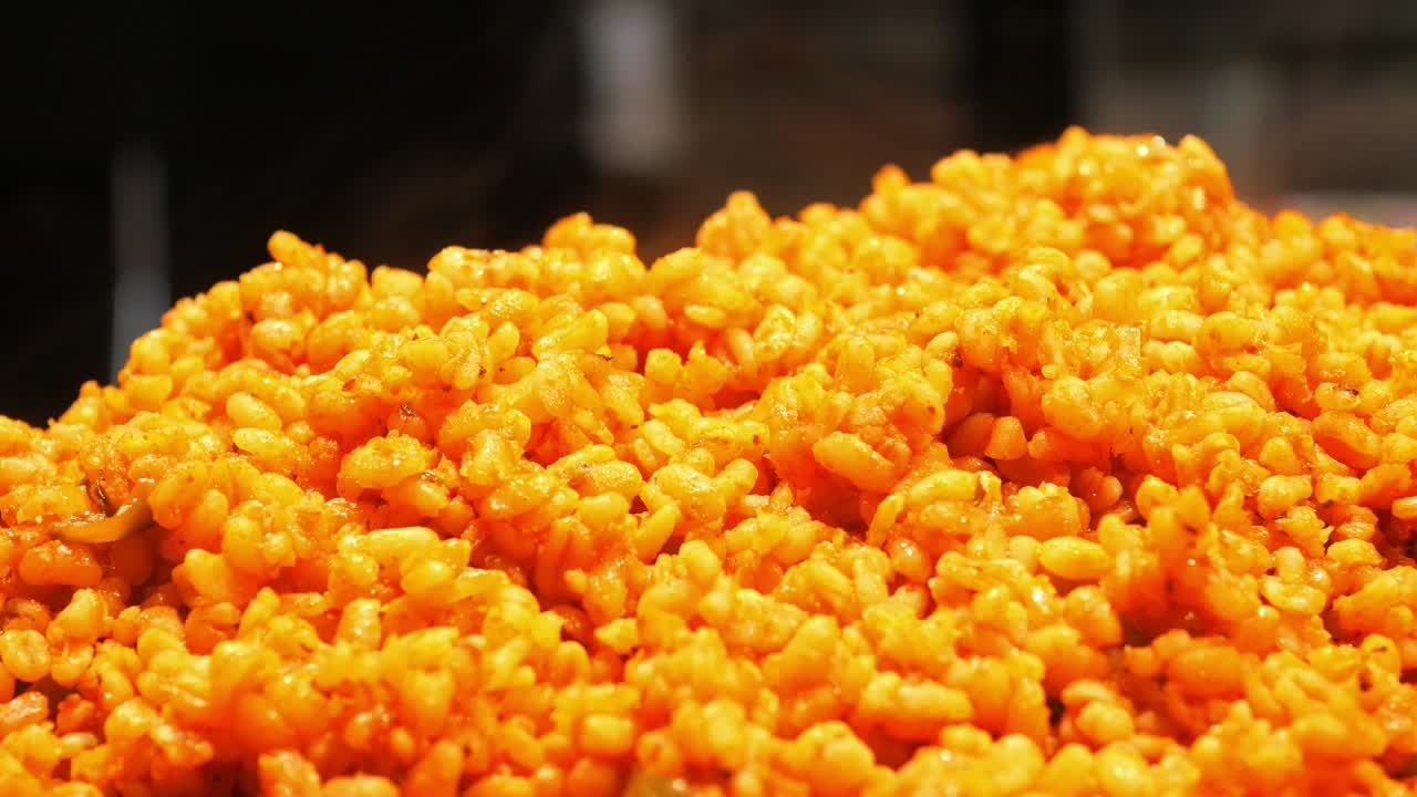 요리 된 불구르의 클로즈업