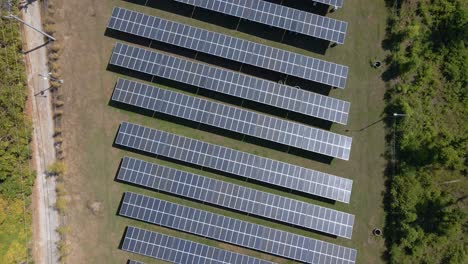 Moderner-Kraftwerkspark-Mit-Sonnenkollektoren-Für-Dritte-Welt-Länder-Der-Welt