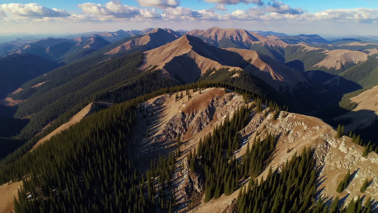 vista aérea de un paisaje montañoso
