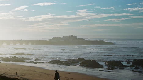 Blick-Auf-Die-Insel-Sidi-Abderrahman-An-Einem-Welligen-Tag-Casablanca-Marokko