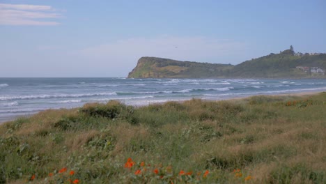 Ocean-Waves-Rolling-In-The-Beach---Lennox-Point-Under-The-Bright-Blue-Sky---Headland-In-Lennox-Head,-New-South-Wales,-Australia