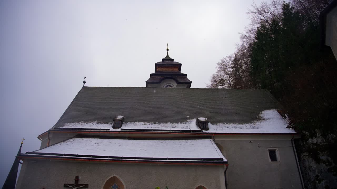 호수 옆에 있는 할슈타트라는 마을에서 오스트리아의 유럽에서 촬영한 클립