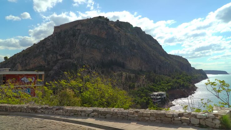 Il Castello di Palamidi a Nauplia si trova sulla penisola rocciosa di