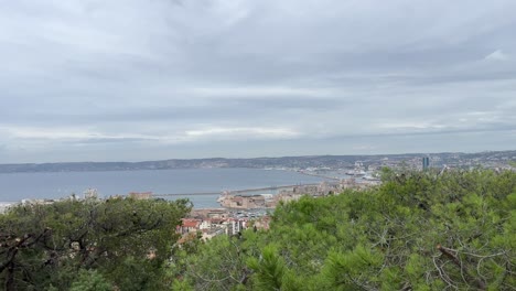 Pan-up-and-left-to-a-panoramic-view-of-the-City-of-Nice,-France-from-Castle-Hill-with-the-Mediterranean-coast-in-the-background