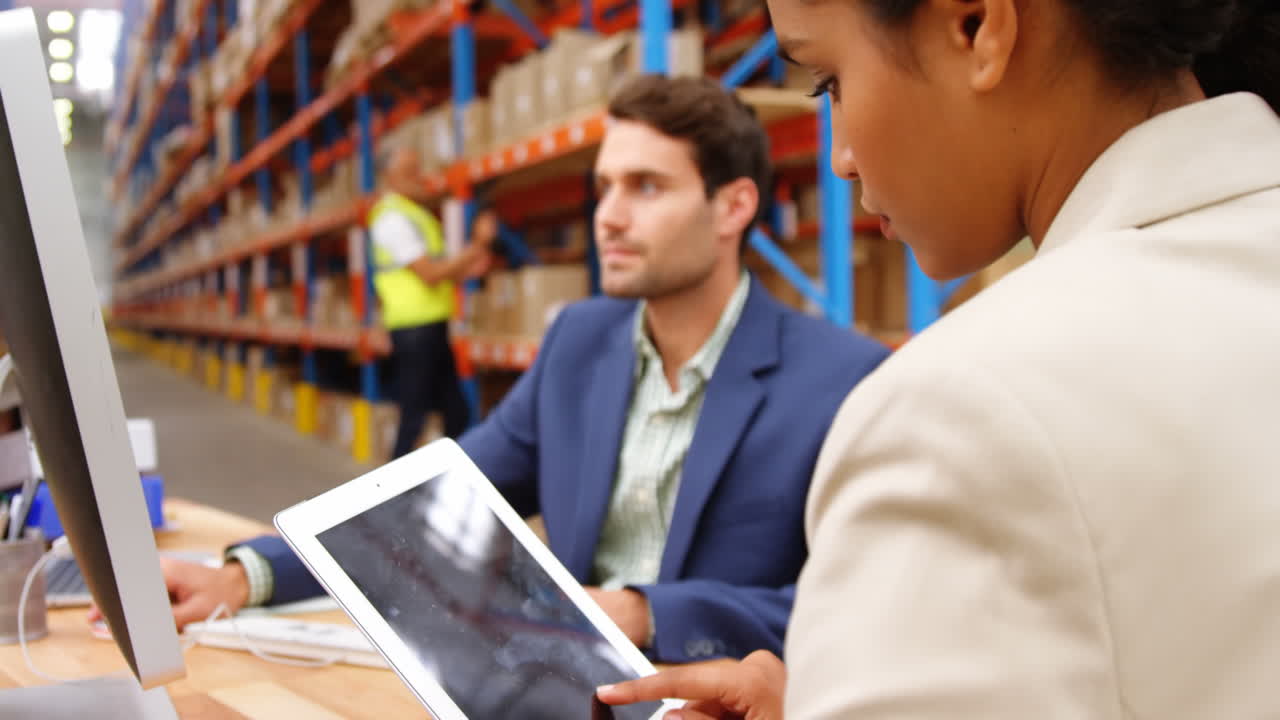 Warehouse workers working together 