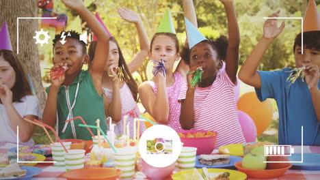 Tomar-Fotografías-De-Niños-En-Una-Fiesta-De-Cumpleaños-Con-Una-Cámara-Digital.