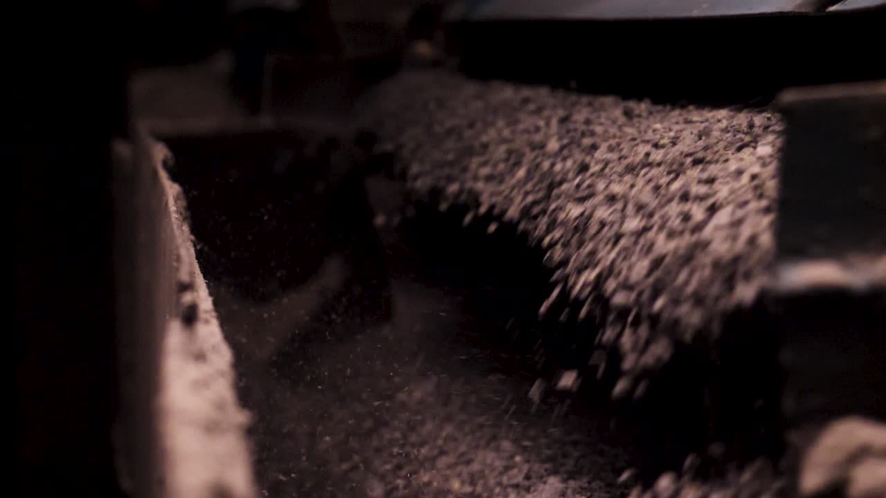 산업용 컨베이어 벨트 이동 자갈