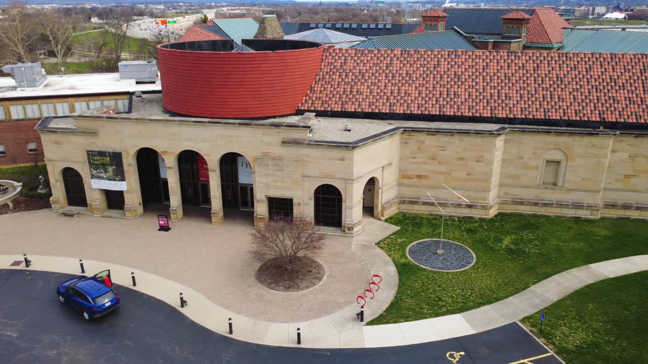 Dayton Art Institute. Dayton, Ohio, Mostre, Dipinti, Sculture, Drone, Aereo